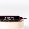 ampoule nutricosmetique elixir de la vigne vinesime sur support en bois